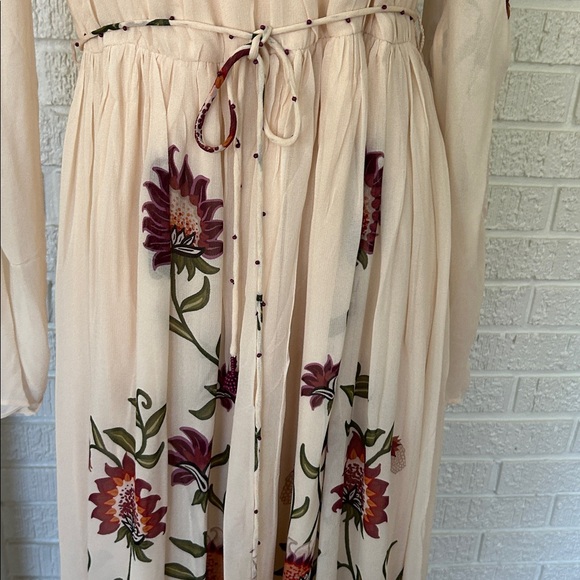 NWT-FARM Rio- Romantic Nature Cream floral maxi dress - Picture 7 of 13